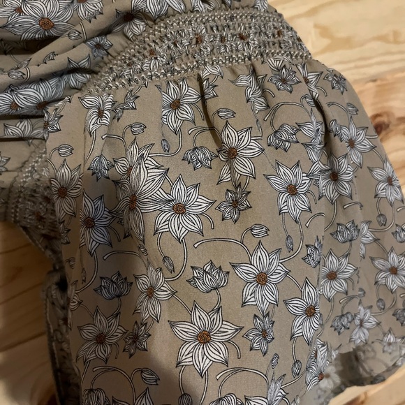 Max Studio Wrap Floral Top - Picture 3 of 7